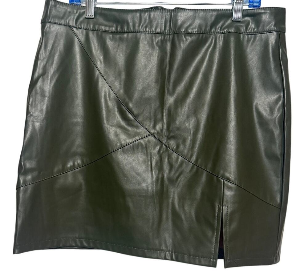 We 1 Fit Women's Green Faux‎ Leather Mini Lined Skirt Zips in Back Size XL